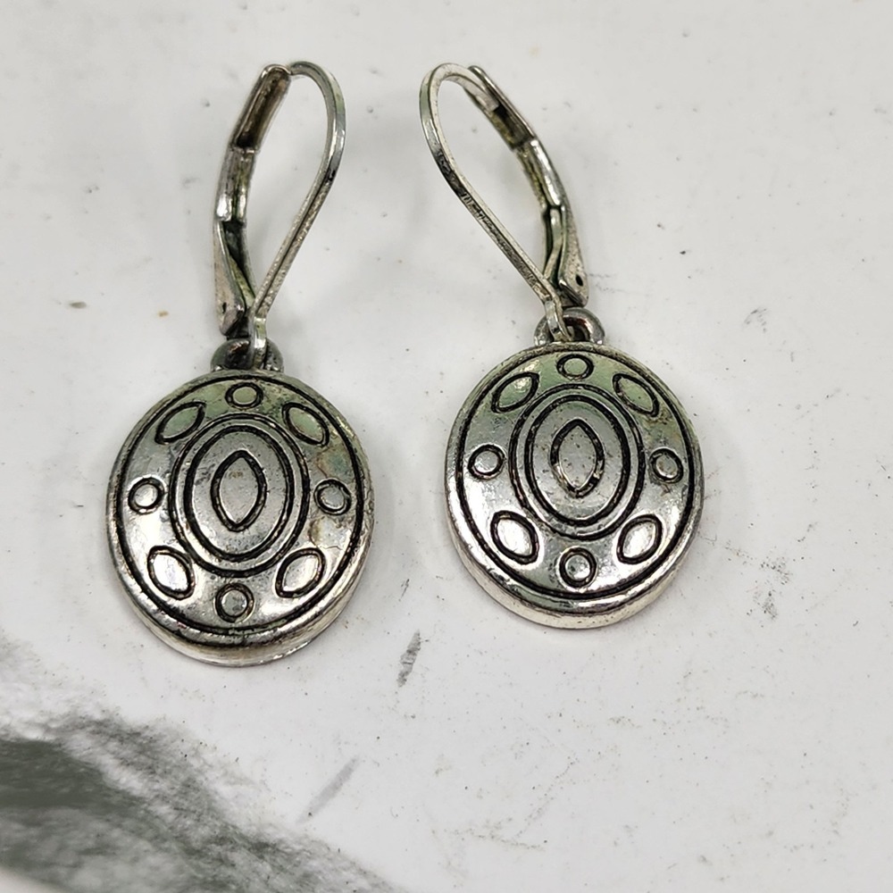 Napier Silver Tone Oval Geometric Medallion Dangle Leverback Earrings Retro